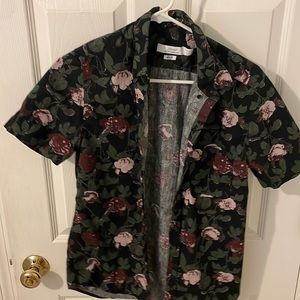Top man floral button up